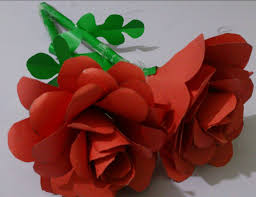 Kagitlardan Cicek Olusturma Evimizdeki Belirli Esyalari Kullanarak Hobi Niteliginde Son Derece Hos Tasarimlar Olusturmamiz Mumkun Bu Kagit Cicek Cicek Origami
