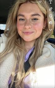 Melissa Schoonover's Instagram, Twitter & Facebook