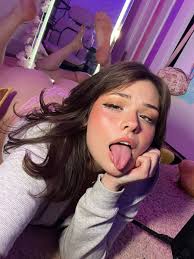Eve Iris on X: I need someone to spank my butt and play with my hair 🌸  t.coYkg5NvFvxv  X