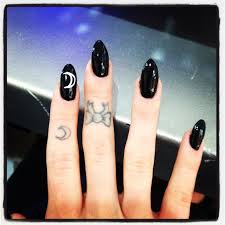 Short Almond Shaped Black Acrylic Nails Pin By Rhianon Capri On Love Black Almond Nails Almond Shape Nails Moon Nails