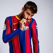 He is a spanish footballer, currently playing as a central defender for fc barcelona. Gerard Pique Brasil Piquefansbr Twitter