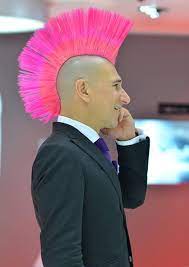 Homem Com Cabelo Rosa Papo De Bar Platinado masculino cabelo crespo | descolorindo o cabelo masculino yuri rosa, cabeleireiro do @ckamura, explica pra gente como surgiu e como fazer um razor part. homem com cabelo rosa papo de bar