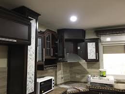 مطبخ المنيوم لون الخشب البني الغامق الشركة التركية للألمنيوم أكتال Aktal Facebook