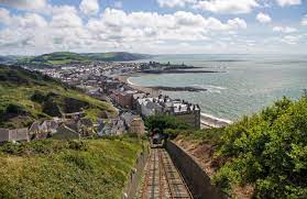 Cardiff é a capital do país de gales e tem aproximadamente 320 mil habitantes. Pais De Gales Um Guia Completo De Viagem Ao Pais Britanico