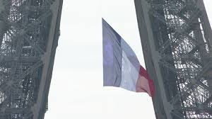 Maybe you would like to learn more about one of these? 8 Mai Un Grand Drapeau Francais Accroche A La Tour Eiffel Afp Youtube