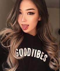 Do You Prefer Curly Hair Or Straight Blondeasian Koreangirls Japanesegirl Canadiangirl Ucberkeley Thaigi Hair Curly Hair Styles Blonde Asian