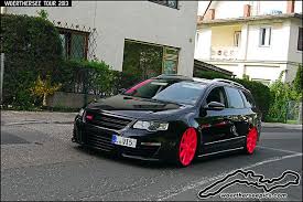 Black Vw Passat R36 Wagon With Pink Wheels At The Woerthersee Tour Gti Treffen 2013 Volkswagen Touran Vw Passat Car Volkswagen