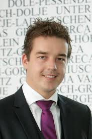 In propria v systému mluvnickém a slovotvorném. Unser Absolvent Ernst Komarek Universitat Klagenfurt