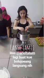 Maybe you would like to learn more about one of these? Ariel Tatum Bikin Kue Bolu Pake Baju Seksi Kayak Gini Itunya Keliatan Banget Winnetnews Com