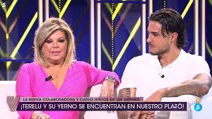 Terelu Campos, muy cómplice, echa un capote a Carlo Costanzia en su momento más crítico