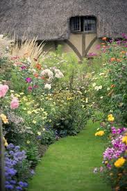 15 Beautiful Cottage Garden Design Ideas With The Old Garden Style Cottage Garden Borders English Cottage Garden Cottage Garden