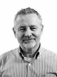 Gebogenes Glas im Treppenbau