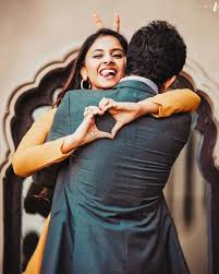 So, without further wait start browsing right now. 40 Poses For Pre Wedding Photoshoot For Camera Shy Couples Shaadisaga