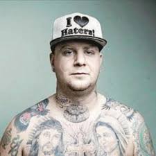 17 (dark edition) è la riedizione dell'album 17 di emis killa e jake la furia, pubblicata a distanza di cinque mesi dal disco originale. Jake La Furia Iheartradio