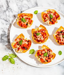 Amuse Bouche Aux Tomates Et Au Fromage Recipe In 2020 Tomato And Cheese Cheese Appetizers Recipe Master