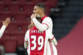 Steven berghuis (29) heeft het erg naar zijn zin in zijn eerste weken bij ajax. Ajax Maakt Het Zich Onnodig Moeilijk Maar Verslaat Psv Verdiend Met 2 1