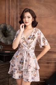 Jumpsuit ngắn giả váy xòe họa tiết hoa dễ thương