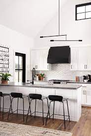 Joanna Gaines Shares The 1 Decorating Mistake People Make And How To Avoid It Kitchendesignmi White Kitchen Design Interior Design Kitchen Kitchen Interior