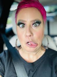 Ummm that doesn't look like cat food 😳 what the helly?