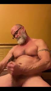 J’ai reçu une demande de vidéo d’un fan, alors je me suis assis et je lui  ai montré la bite de mon gros papa, je l’ai caressée pour lui et j’ai sucé  une grosse éjac avec MrJamesYork par James York: ...