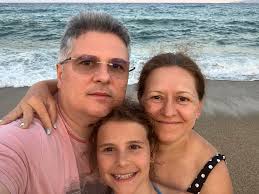 Azi-noapte am început amenajarea culoarului dedicat autobuzelor pe Take  Ionescu. Aici, mijloacele de transport în comun vor avea prioritate, cu  ajutorul unui sistem de semaforizare inteligent care le permite să treacă  prioritar