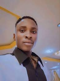 Memories stay👑 Who remember this moment? I am the one who was wearing the  mask .😂 such great time with you all ❤❤❤ Our family, our pride.