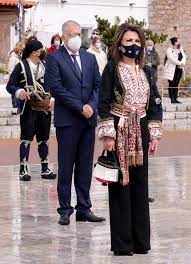 Με τον πούτιν και τον σάμαρανκ στο κρεμλίνο, με τον δ. H Gianna Aggelopoyloy Me Paradosiakh Endymasia Sth Manh Marie Claire O Ti Exei Shmasia Gia Tis Gynaikes
