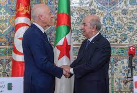 وأضاف المطرب التونسي نحن شعب واحد والفريق الوطني فريق كل التونسيين. Ù‚ÙŠØ³ Ø³Ø¹ÙŠØ¯ Ø§Ù„Ø¬Ø²Ø§Ø¦Ø± ÙˆØªÙˆÙ†Ø³ Ø´Ø¹Ø¨ ÙˆØ§Ø­Ø¯ ÙˆØªØ­Ø¯ÙˆÙ‡Ù…Ø§ Ù†ÙØ³ Ø§Ù„Ø¢Ù…Ø§Ù„ Ø§Ù„Ù†Ù‡Ø§Ø± Ø£ÙˆÙ†Ù„Ø§ÙŠÙ†