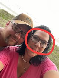 Keys and glasses left at Jewellery workshop .