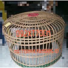 Ukuran umbaran ayam bangkok, panjang 2mx85cm tinggi 75cm jarak jeruji 3cm pintu dari atas agar memudahkan kita untuk. Grab Go Jek Kandang Bambu Umbaran Ayam D92xt70cm Shopee Indonesia