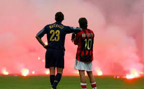 Les hommes de stefano pioli ont beaucoup de mal à se porter dans la moitié de terrain nerazzurra. Inter De Milan Vs Ac Milan Champions League 2004 2005 Mediotiempo