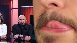 Chefi la cutite is a romanian cooking show, which was first broadcast on march 07 2016, by the antena in 2017 chefi la cutite was named the best entertainment show at the radar media awards. Un Canibal Din MediaÈ™ Vrea La Chefi La CuÈ›ite Ca SÄƒ L GÄƒteascÄƒ Pe ScÄƒrlÄƒtescu