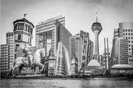 Bilder finden, die zum begriff schwarz weiss passen. Dusseldorf Schwarz Weiss Collage Auf Leinwand Und Acryl Mit Rheinturm