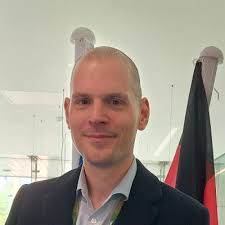 Emma McCartney (@EmmaMcC1985)