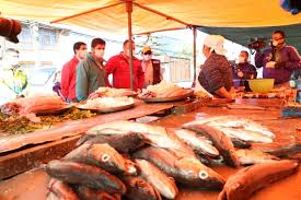 Los locales que sean atendidos por sus propios dueños podrán atender este fin de semana, a pesar del feriado irrenunciable. Alcalde Y Autoridades Fiscalizan Feria De Salinas Y Anuncian Evaluacion Para Abrir Dos Veces Por Semana Talcahuano