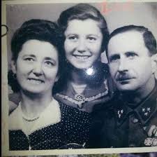 I found these two old photos in an agenda of my grandfather Osias Salomon  Herber ( Roth)., one I suppose is the mother, Beile Pesil Herber, she was  very similar to my