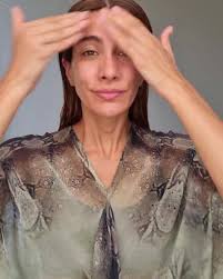 La piel es un espejo de nuestras emociones, vivencias y, por qué no  decirlo, cuidados; por eso, y ustedes lo saben, busco cualquier oportunidad  para limpiarla, hidratarla y protegerla con ...