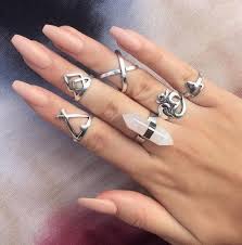If Youre Worried About Poking Your Eye Out Or You Want A Slightly Less Fragile Yet Still Extreme Nail Shape Try Coff 2020 Tirnak Tasarimi Sevimli Tirnaklar Basarmak