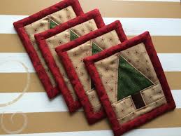 Quilted Christmas Tree Coasters Moda Fabrics Set Of 4 Etsy Christmas Placemats Christmas Coasters Christmas Sewing