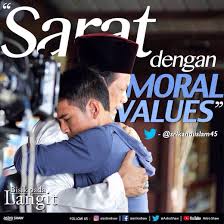 Wak selamat is the father of one siti hajar, who wishes to study abroad. Bisik Pada Langit Full Movie Pencuri Movie