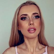 Adriana Sweet's Instagram, Twitter & Facebook