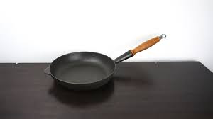 Vintage Matte Black Le Creuset Medium 9 5 Skillet 24 Etsy Cast Iron Frying Pan Wood Handle Enameled Cast Iron