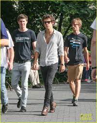 Who is louis tomlinson dating? Louis Tomlinson Holds Hands With Eleanor Calder In Montreal Photo 2903406 Eleanor Calder Harry Styles Louis Tomlinson One Direction Pictures Just Jared
