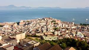 Anche in questo caso, la zona ospita una grande quantità di animali (capriolo, daino, donnola) e abbiamo una vasta quantità di piante sempreverdi. Best Places To Stay In Naples 2020 Top 7 Areas For Families Couples And Nightlife Mel365 Com Travel Photography