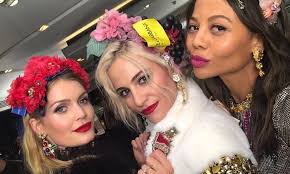 Sobrinha da princesa Diana desfila para a Dolce & Gabbana em Londres