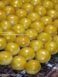 Tetapi pada dasarnya sebenarnya terbagi menjadi 2, yaitu yang versi adonan biasa dengan isi coklat yang lezat. Ricke Ordinary Kitchen