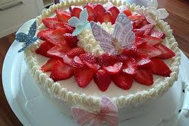 Erdbeertorte Mit Zarter Joghurtcreme Von Alina1st Chefkoch Joghurtcreme Erdbeertorte Kuchen Und Torten Rezepte