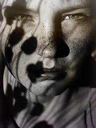 Black And White Photos Of Faces In Shadows October 2009 The Libertine Shadow Face Shadow Photography Shadow Portraits