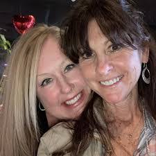 Joni Norton's Instagram, Twitter & Facebook