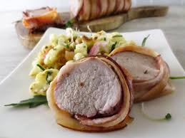 Punem din loc in loc cate o bucatica de unt, inchidem bine folia si dam muschiuletul la cuptorul preincins pt 20minute. MuschiuleÅ£ De Porc In Bacon La Cuptor Epoch Times Romania